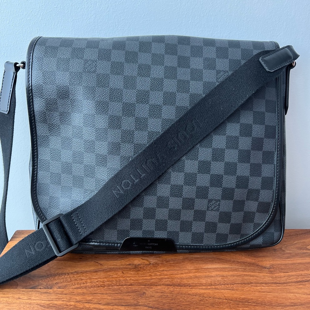 Men, Louis Vuitton, messenger bag